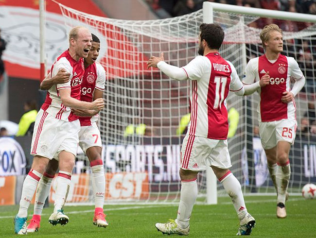 Ajax, Feyenoord takibini srdryor
