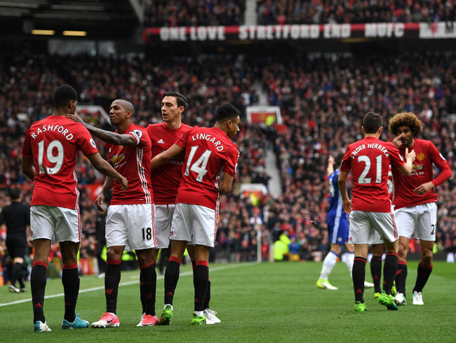 Chelsea'ye Manchester United darbesi!