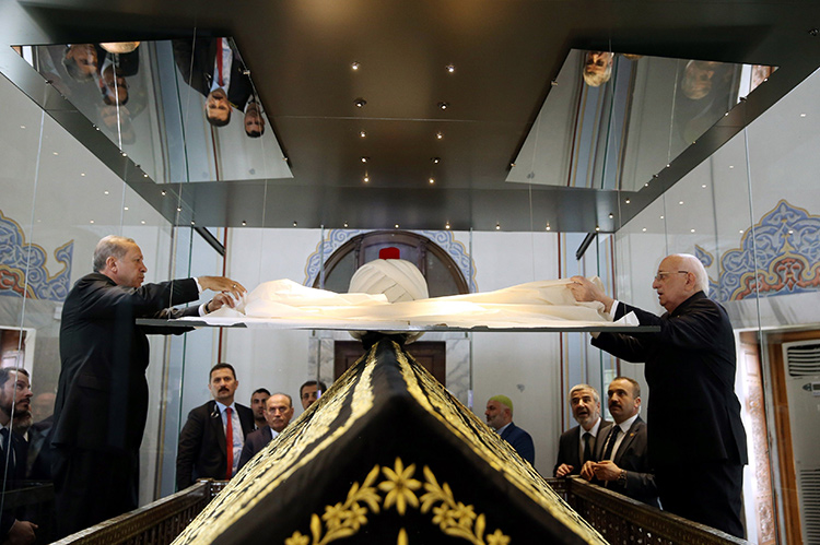 Cumhurba�kan� Erdo�an, Yavuz Sultan Selim T�rbesini ziyaret etti