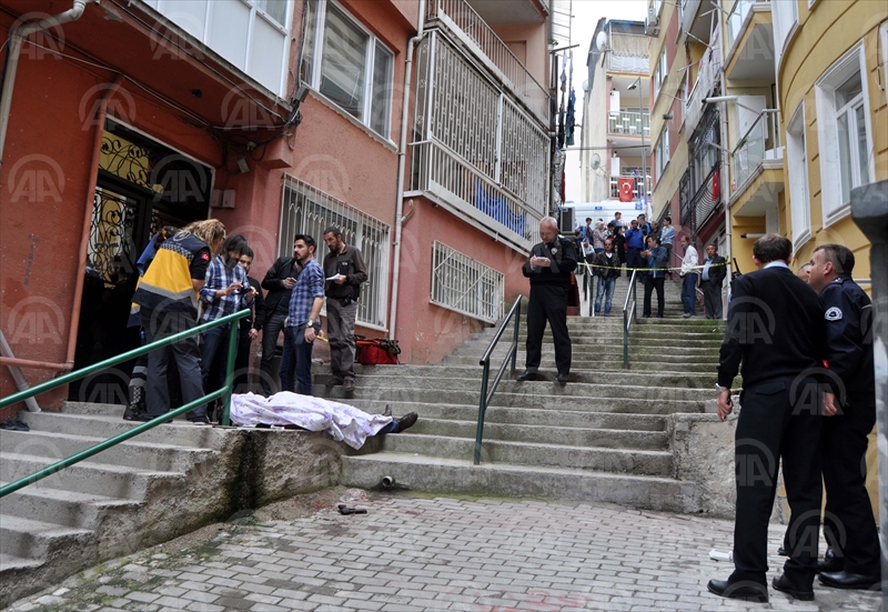 Eski e�ini silahla yaralay�p intihar etti