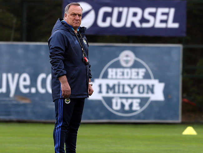 Advocaat Volkan �en'i derbiye haz�rl�yor