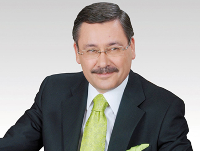 Melih Gkek, sosyal medya ampiyonu oldu