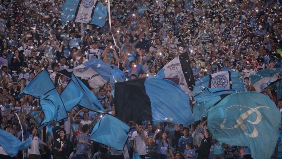 Arjantin'de trib�nden at�lan taraftar �ld�!