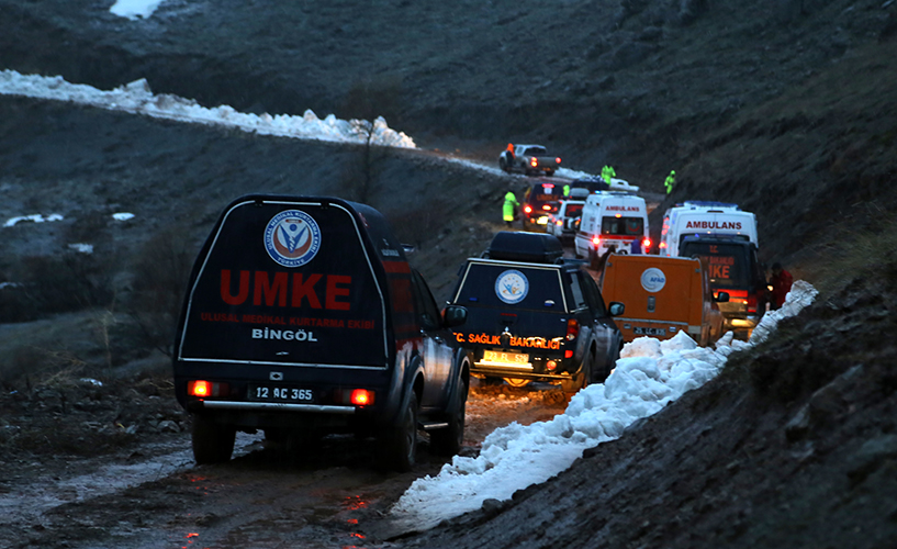 Tunceli'de ehitlerin cenazeleri enkaz blgesinden alnd