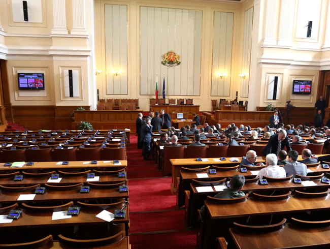 Bulgaristan'da yeni parlamento greve balad