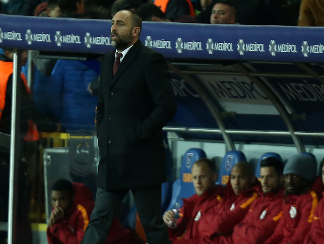 Tudor, Van Persie'den �ok �ekiniyor