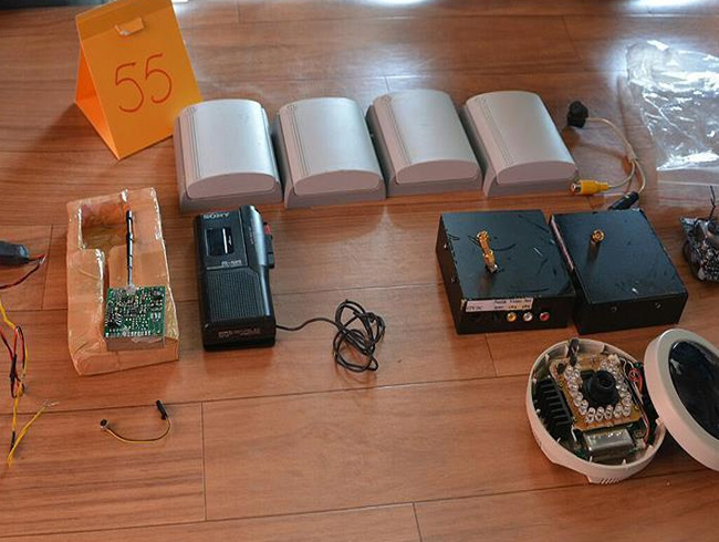 Firari FET� ��phelisi eski �stihbarat Daire Ba�kan��n�n evinden �b�cek� ��kt�