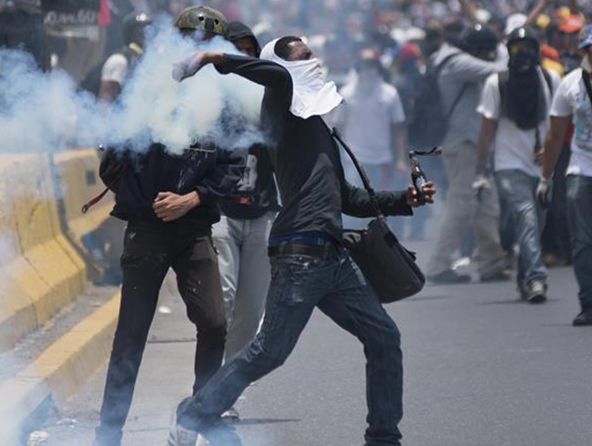 Venezuela'da hkmet kart gsteriler devam ediyor