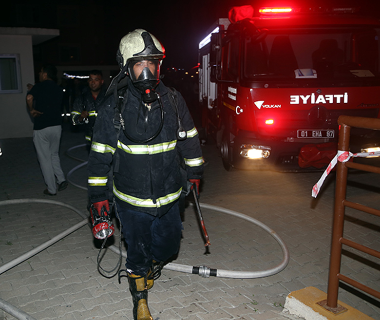 Adana'da kapal otoparkta yangn