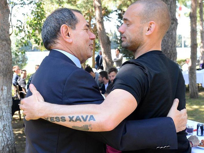 Wesley Sneijder derbi ncesi 2 kilo verdi