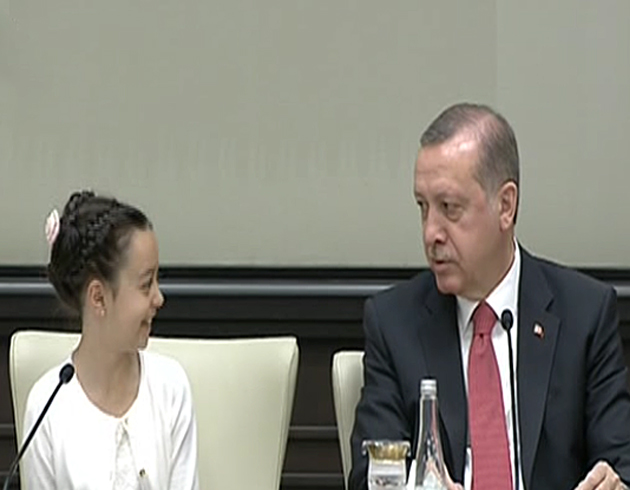 Cumhurbakan Erdoan'dan 23 Nisan mesaj