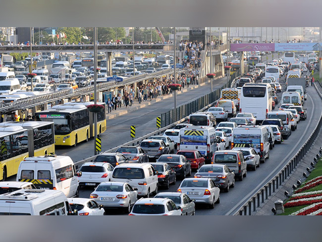 stanbul'da baz yollar trafie kapanacak