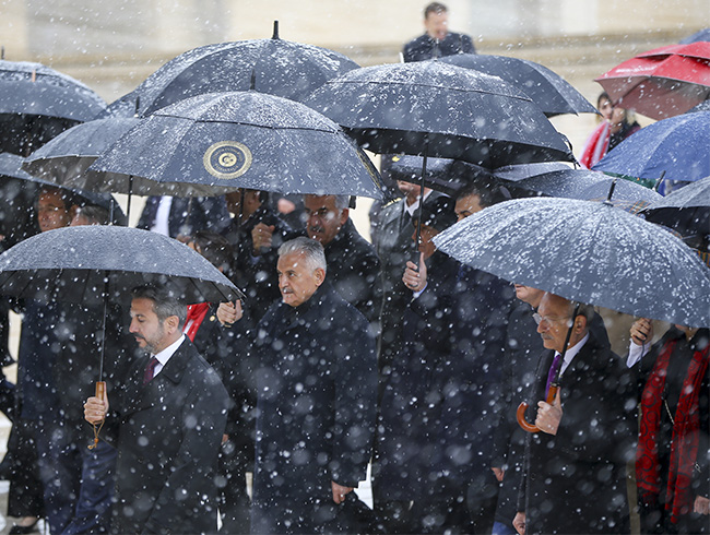 Devlet erkan�, An�tkabir'i ziyaret etti