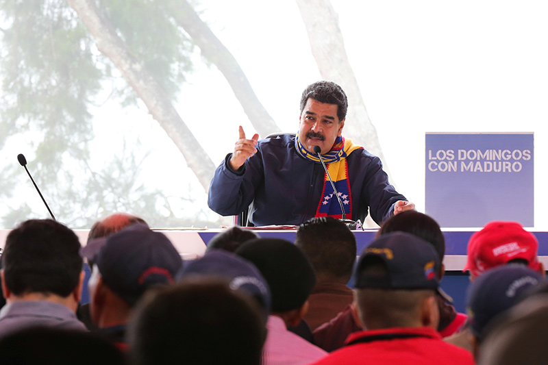 Venezuela lideri Maduro'dan geri ad�m