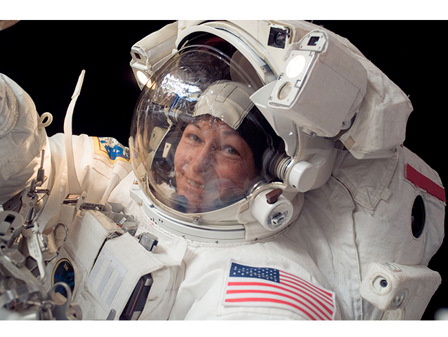 57 yandaki ABD'li kadn astronottan ifte rekor