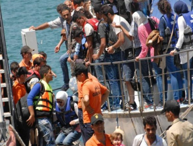 zmir'de Yunanistan'a kamak isteyen 113 kii yakaland