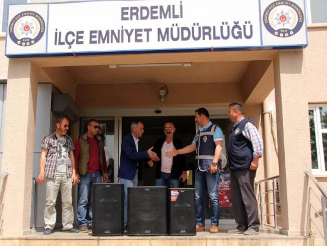 Mersin'de belediyenin ses sistemini aldlar