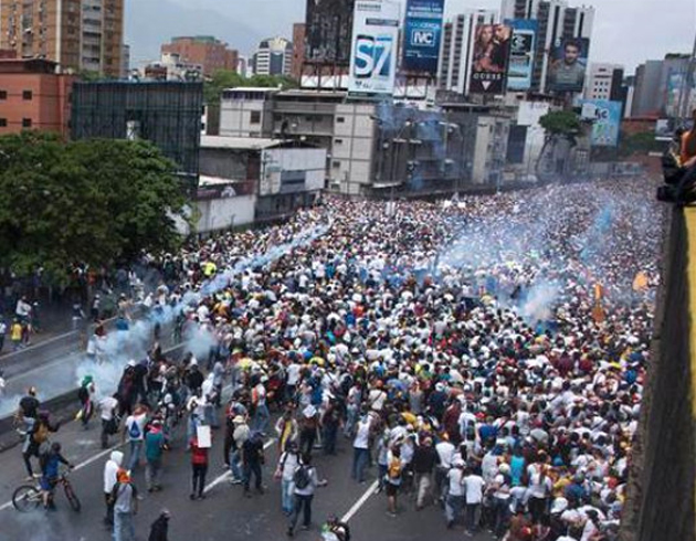 Venezuela'da protesto gsterileri: l says 23'e kt