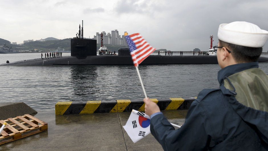 ABD Gney Kore'ye dnyann en byk denizaltlarndan birini gnderdi