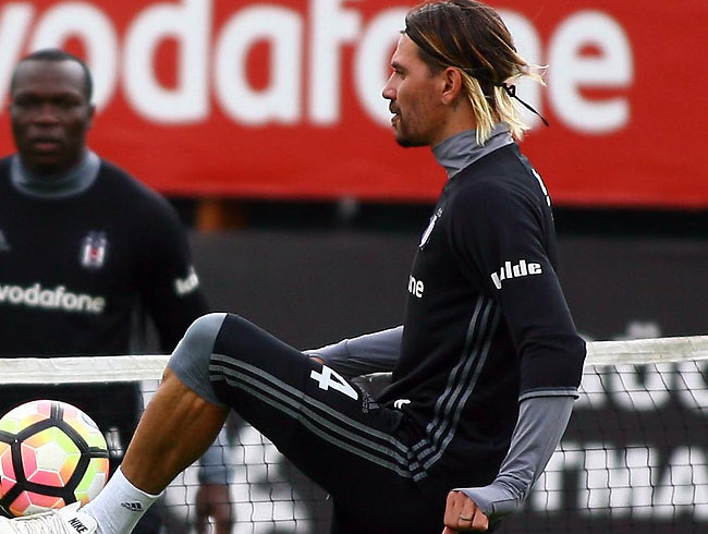 Be�ikta�'ta Ersan G�l�m pi�manl���