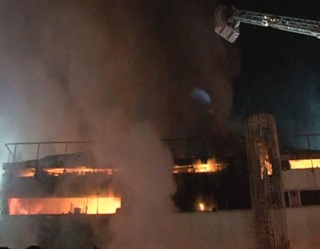 Sancaktepe'de fabrika alev alev yand�