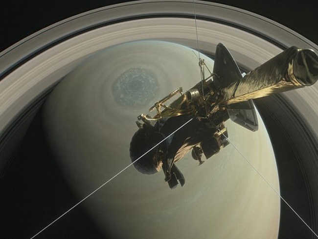 Cassini, Satrn ile halkalar arasna dald