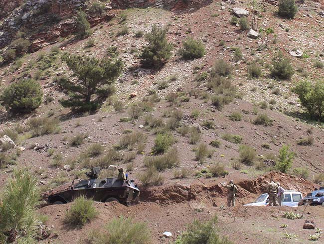 emdinli'da PKK'ya ait 6 RPG-7 roket bal ve 77 el bombas ele geirildi