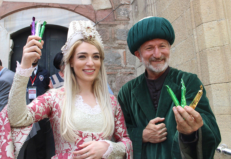  �nl� televizyon programc�s� Cansu Canan �zgen Mesir'le �ifa buldu  