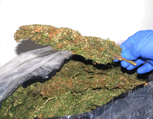 Otomobilde 30 kilo esrar ele ge�irildi