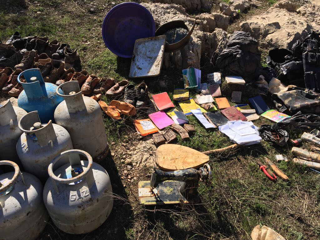 Eruh'ta terr rgt PKK'ya ait silah ve patlayclar ele geirildi