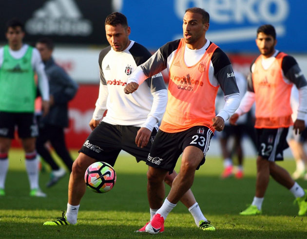 Ricardo Quaresma ve Gkhan Gnl salonda alt