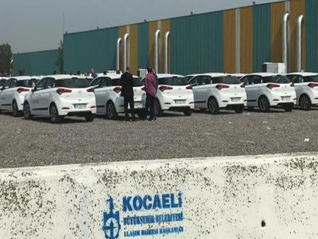 Kocaeli'de FG plakal� ara�lar otoparka �ekildi