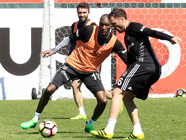 Beikta'n tecrbeli futbolcusu Atiba'nn derbide oynama ihtimali az