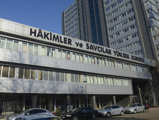 HSYK taraf�ndan meslekten ��kar�lan 82 hakim ve savc� g�revlerine iade edildi