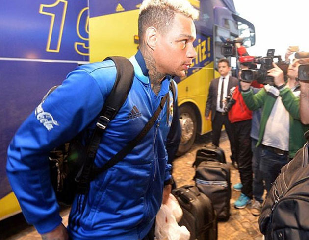 Van der Wiel, Volkan Demirel'den yumruu yedi 10 gn rapor ald