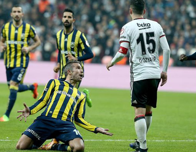 Van Persie'den fla� O�uzhan �zyakup a��klamas�