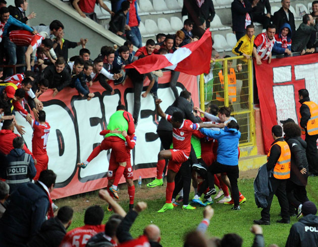 Samsunspor Giresunspor'u son dakikada att��� golle yenmeyi ba�ard�