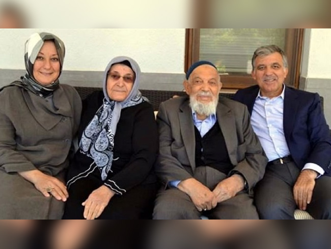 Abdullah Gl'n babas hayatn kaybetti