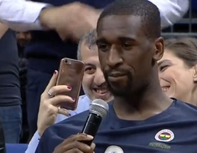 Ekpe Udoh eline mikrofonu alp muhabir oldu