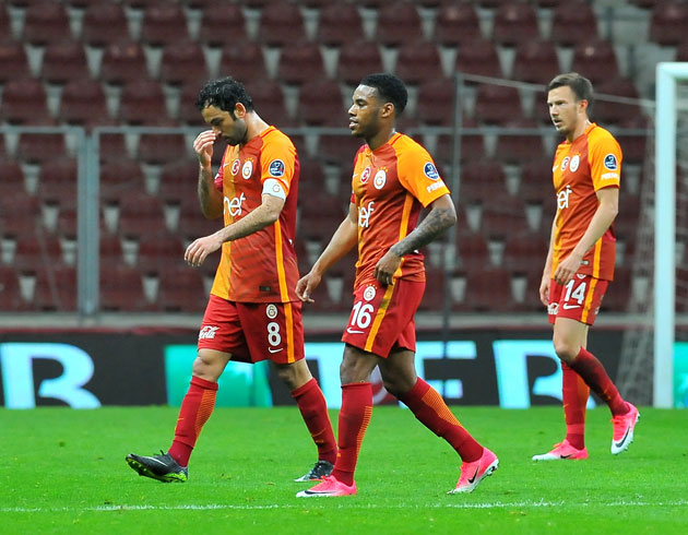 Galatasaray'da Sneijder, Bruma ve De  Jong'a ceza