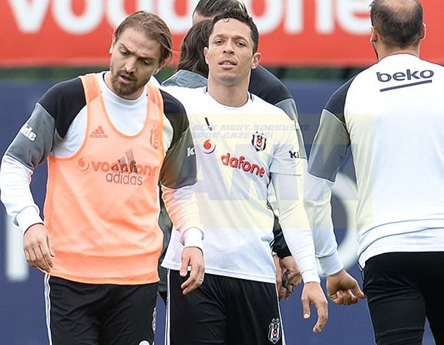 Beikta'ta Caner Ekin ile Ersan Glm arasnda tartma