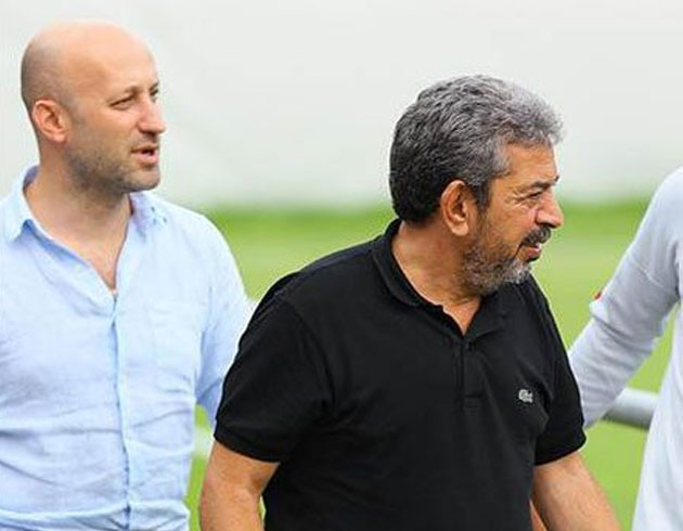Galatasaray'da Mehmet zbek futboldaki grevlerini brakt
