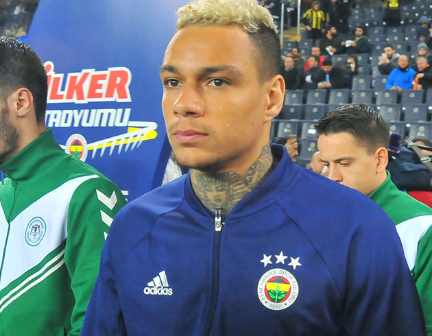 Menajeriyle beraber olup Fenerbahe'ye oyun oynamaya kalkt