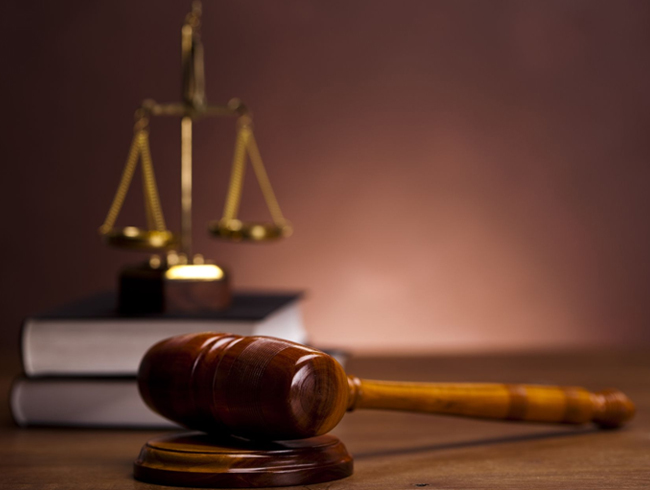 Savc�n�n arac�n� arayan memurlara hapis cezas� verildi