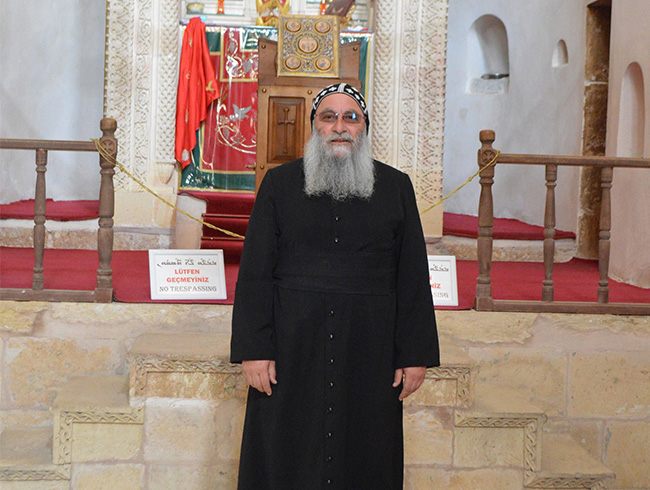 Deyrlzafaran Manastr Rahibi: FET ve PKK dini inan ve deerlere zarar veriyor