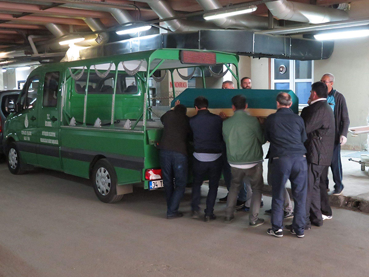 �nl� sanat�� �brahim Erkal'�n cenazesi hastaneden al�nd�