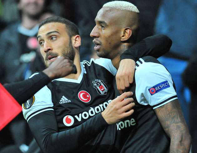 Cenk Tosun, Quaresma ve Talisca'ya sarlarak sorunu halletti