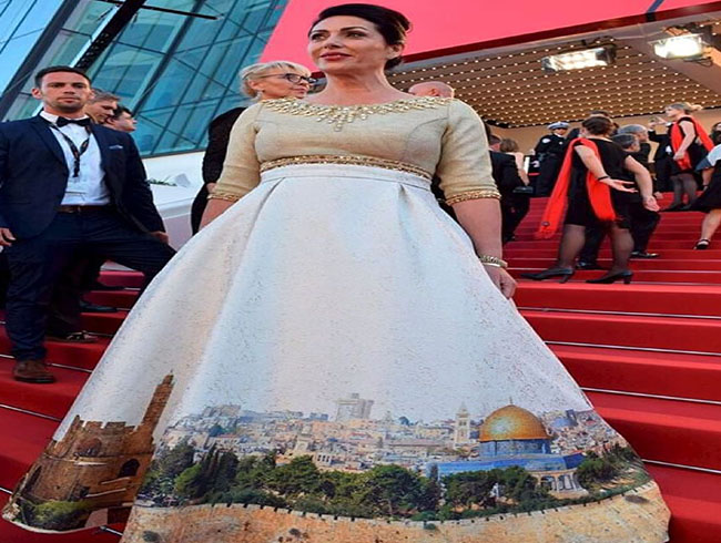 srailli bakan Cannes Film Festivali'ne Kubbet-l Sahra resmi ilenmi elbiseyle katld