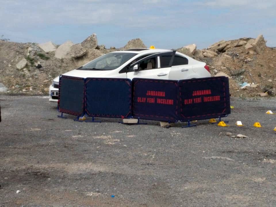 Askeri personel, aracnn iinde l bulundu 
