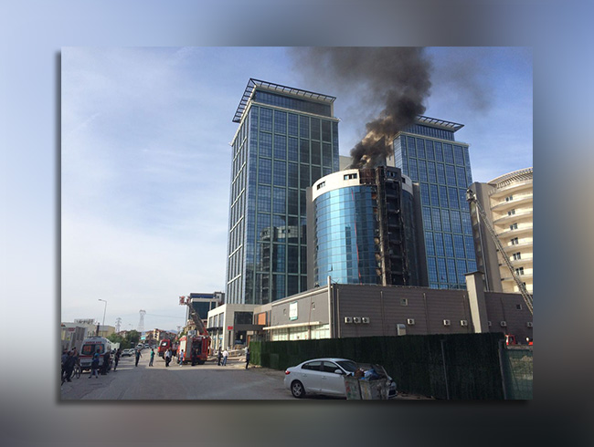 Bursa'da bir otel inaatnda yangn kt